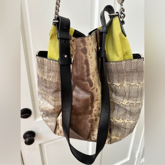 Jimmy Choo
Jimmy Choo Beige/Green Karung and Watersnake Anna Shoulder Bag - Picture 14 of 15